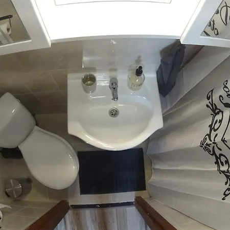 Black & White - White Eger